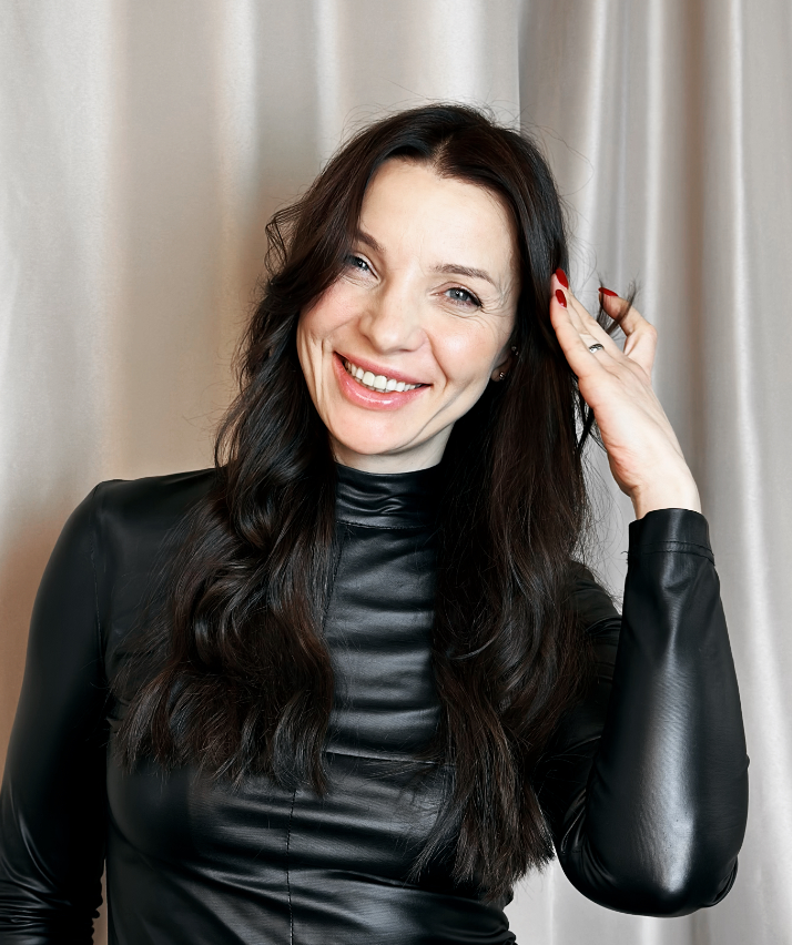 От классического тонирования до смелых креативных техник — мы воплотим любую вашу идею в жизнь. Мы используем только премиальные краски, которые бережно относятся к волосам, сохраняя их здоровье и сияние.
